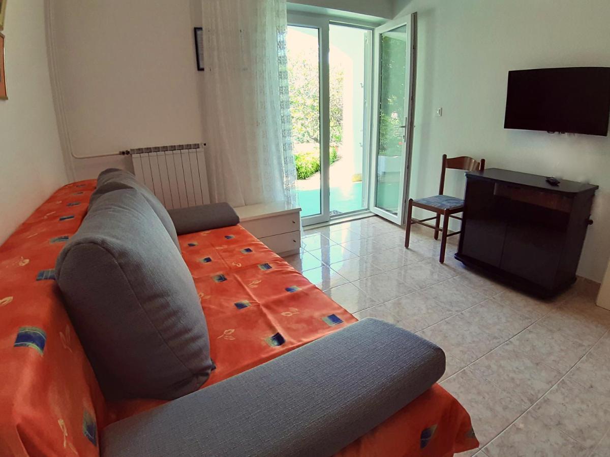 Bed and Breakfast F• R• I• E• N• D• S• Novalja Exterior foto