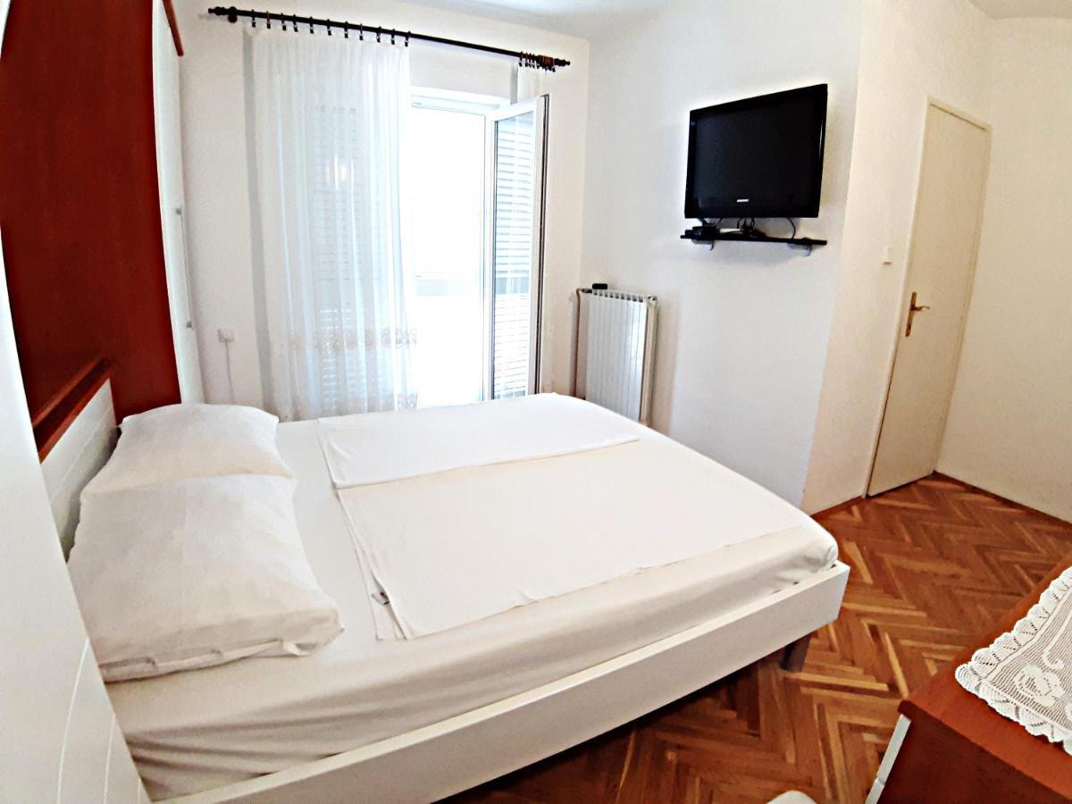 Bed and Breakfast F• R• I• E• N• D• S• Novalja Exterior foto