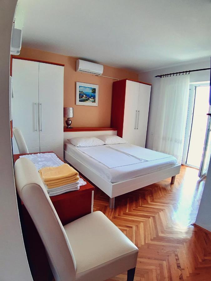 Bed and Breakfast F• R• I• E• N• D• S• Novalja Exterior foto