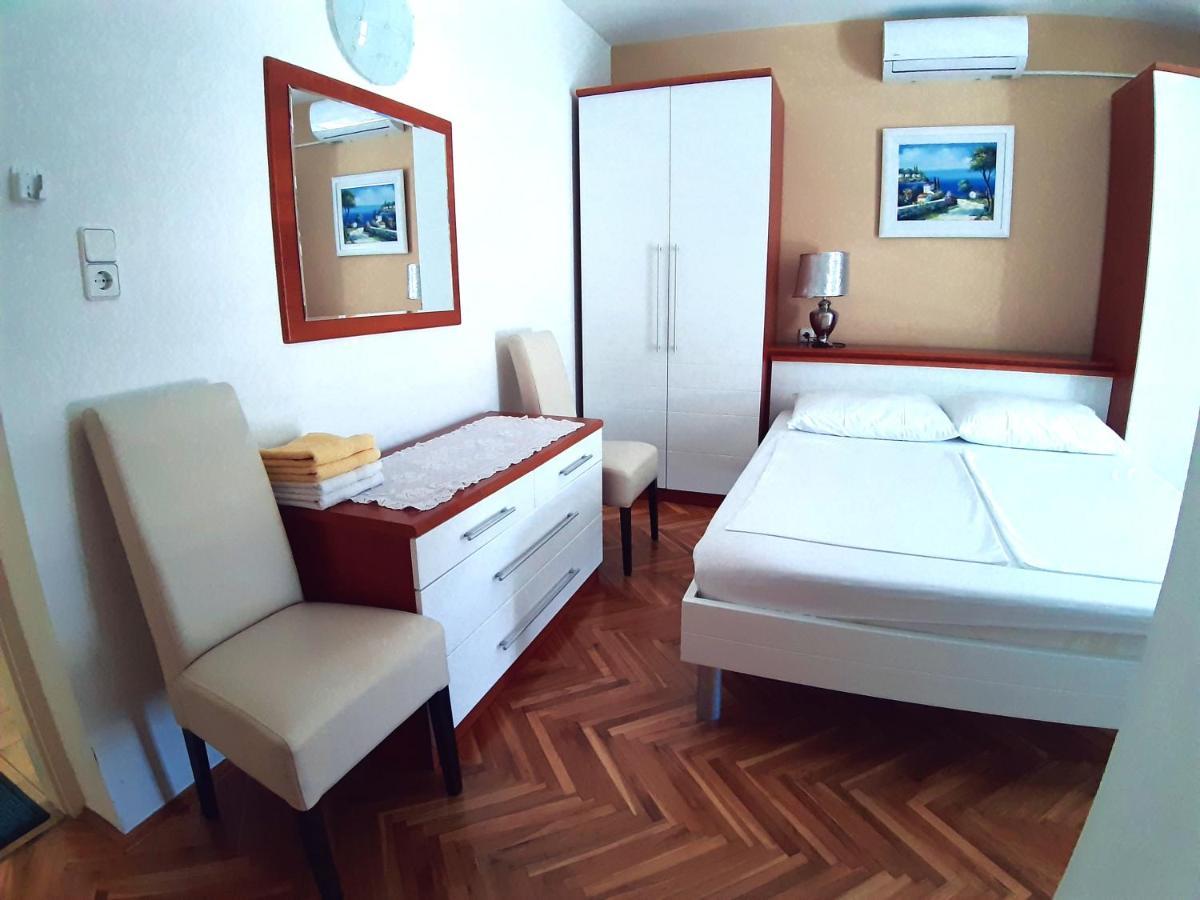 Bed and Breakfast F• R• I• E• N• D• S• Novalja Exterior foto