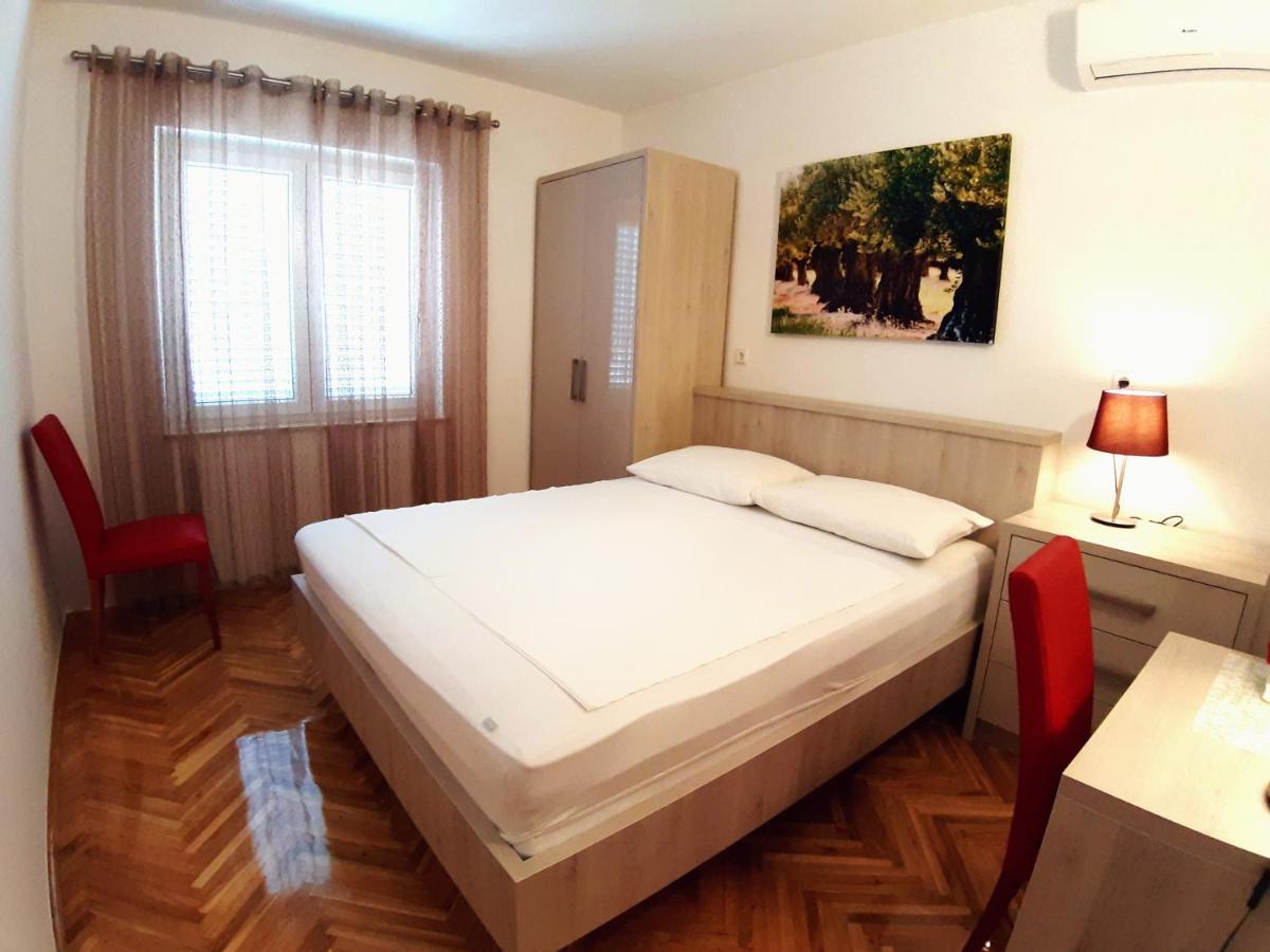 Bed and Breakfast F• R• I• E• N• D• S• Novalja Exterior foto