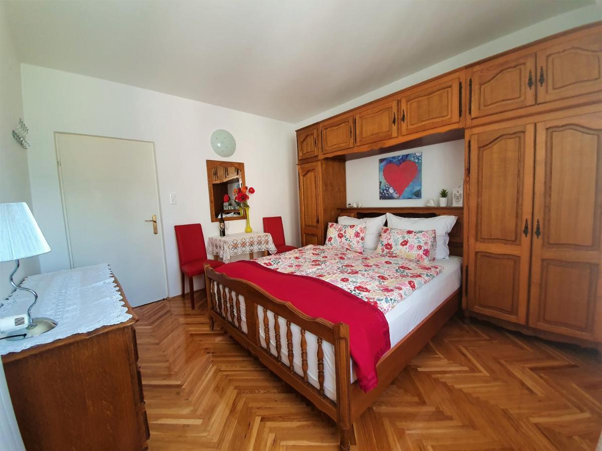 Bed and Breakfast F• R• I• E• N• D• S• Novalja Exterior foto