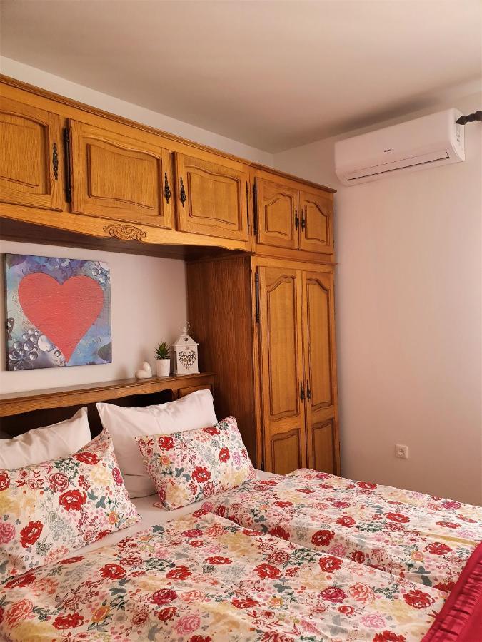 Bed and Breakfast F• R• I• E• N• D• S• Novalja Exterior foto